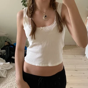 Gulligt linne spets  - Cute linne! Spets detaljer 