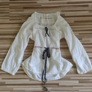 Odd Molly blus  - Jättesöt vintage Odd Molly blus 💕  Storlek ca XS  Kolla gärna in mina andra Odd Molly-annsonser också! 💕