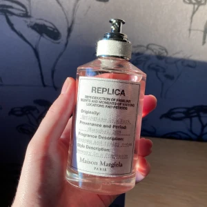 maison margiela parfym - ”springtime in a park” från maison margiela, 100 ml. använd högst 5 gånger. originalpris 1.600 kr.