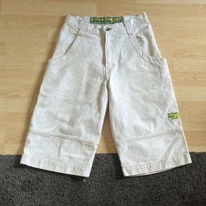 JNCO shorts - TVÄRFETA JNCO SHORTS!!!💯💯 Nästan helt nya och har bara prövat dem men de passade inte så säljer detta guldfyndet🧙🏻‍♂️🧙🏻‍♂️🧙🏻‍♂️