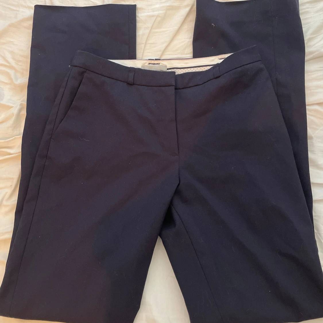 Lågmidjade utsvängda kostymbyxor