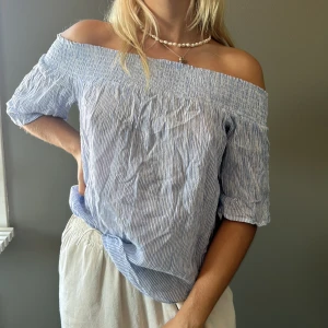 Blus från Cavallini Stl M  - Jätte fin blus från Cavallini   Stl M  Vid frågor vänligen kontakta mig och kan  samfraktas ihop med andra köp.