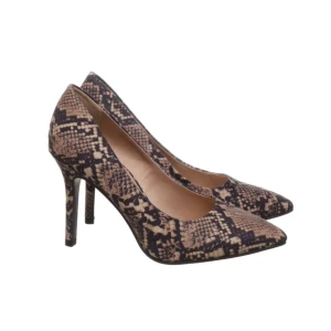 Klackar - Från H&M använda 1 gång.  Storlek 35 Pris går att diskutera