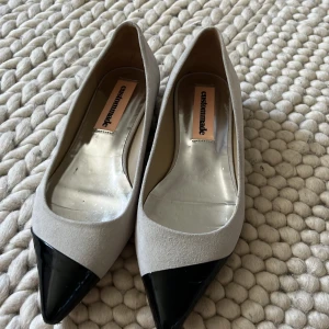 Custommade ballerina - Sjukt snygga Custommade ballerina skor som är i super skick! Lite stora för mig därav säljer jag de!