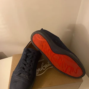 Loubs - Loubs skick: 9/10 använd ca 5 gånger. Allt på bilden medföljer. Vid frågor så är det bara att kontakta!