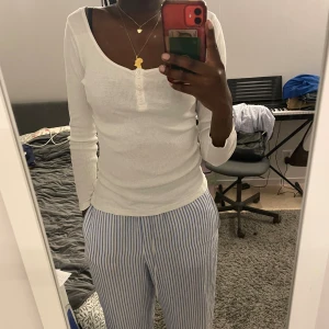 Vit tipp - Säljer denna gulliga vita topp för att den inte kommer till användning. 