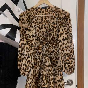 Säljer min fina leopard klänning från shein för 95kr , Storlek S , har använt 2 ggr ❤️