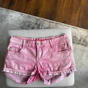 Lågmidjade shorts  - Supersnygga lågmidjade shorts!🩷