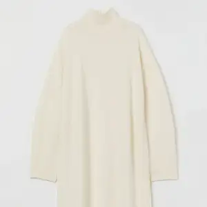 Cremevit stickad klänning från H&M, slutsåld överallt, ordinariepris: 400kr, fint skick! 