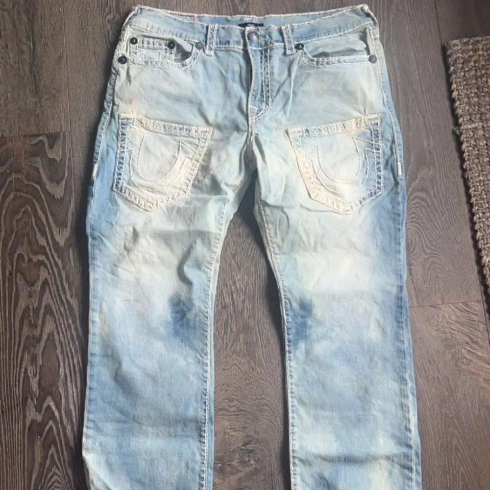 Nästan oanvända trueys, inga skador, sitter som 36 brukar göra . Jeans & Byxor.