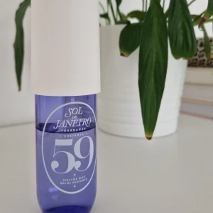Sol de janeiro Delicia Cheriosa 59 - 90 ml original 75% kvar Doftar otroligt gott, sockrigt, varmt och mysigt!