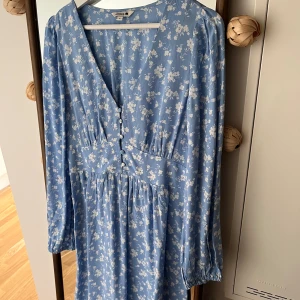 Klänning  - Fint skick🦋