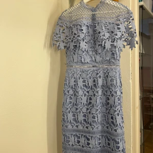 Blå klänning - Blå Klänning från chi chi london, oanvänd. Storlek M 🫶🏼