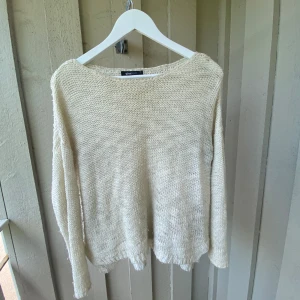 Benvit stickad tröja - Benvit stickad tröja den gina tricot