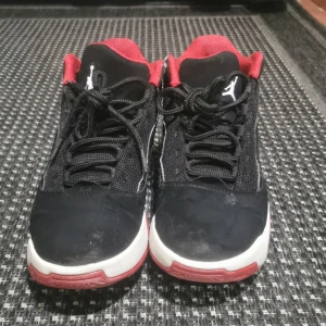 Svarta Jordans  - Svarta Jordans, storlek 38,5, unisex