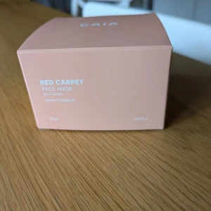 CAIA Red Carpet Face Mask  - Ny