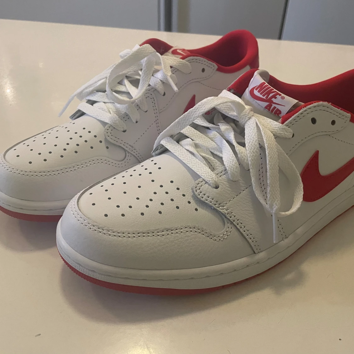 Säljes: Nike Air Jordan, vita och röda  - 91