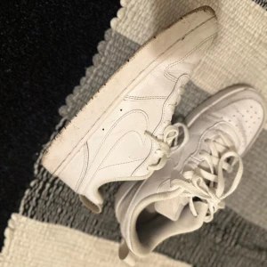 Airforce  - Säljer denna airforce sneakers eftersom jag använder inte längre.