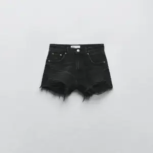 Populära svarta/gråa zara jeansshorts 🩷🩷