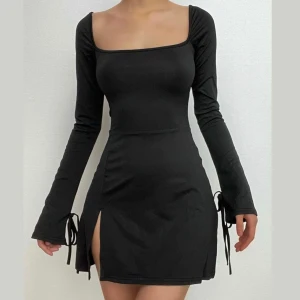 Oh polly - Svart söt klänning, köpt begagnat men använder aldrig, ska vara köpt på Ohpolly för 650kr. 