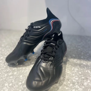 Adidas copa elite - Varan är ett par Adidas copa fotbollskor som är i toppform. Knappt använd varan