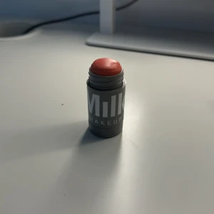 Milk blushstick - Milk makeup blush stick i färgen perk  Knappt använd 