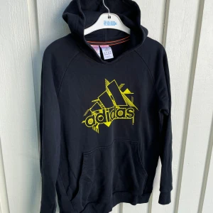 Adidas hoodie storlek s - Adidas hoodie storlek M