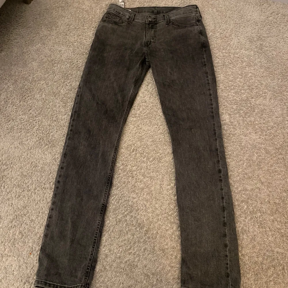 Slim fit levis 511. Jätte bra skick på båda. Köp båda för 550 eller en för 350. Pris går att diskutera . Jeans & Byxor.