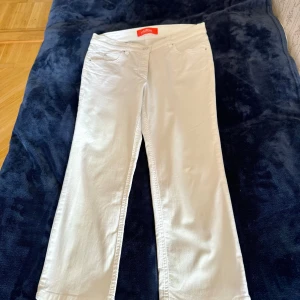 Zerres Sensational piratbyxor  - Vita rätt tighta piratbyxor i bomull/polyester/elastan.