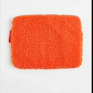 Datorfodral - Säljer detta så coola datorfodral från hm! 