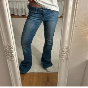 Snygga jeans  - Snygga jeans köpa på Plick då dom var för stora! Midjemåttet:38 inebärslängden:81  kontakta vid frågor!