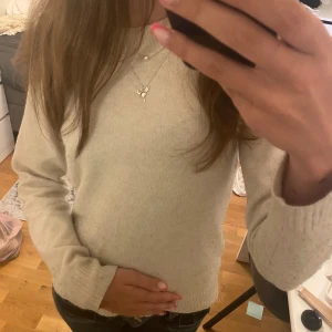 Super snygg populär stickad tröja ifrån vero moda! - Lite luddig se bild 2💖