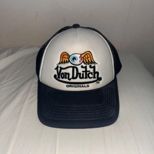 Von Dutch keps  - Schysst keps som inte kommit till användning. Nypris ~ 600. ONESIZE