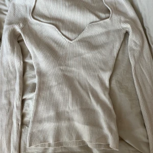 Ribbad beige tröja - Från hm, skriv för fler bilder💕