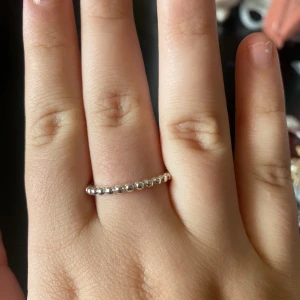 Silver ring - Hej! Säljer denna ring, den är från Glitter och säljer den för jag aldrig använder den!💕!STÅR INTE FÖR POSTENS SLARV! 