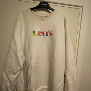 Levi’s sweatshirt  - Säljer en fin tröja från Levi’s.