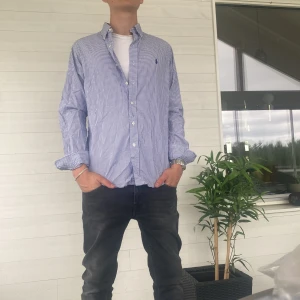 Ralph lauren skjorta - Säljer denna feta ralph lauren skjortan i storlek s classic fit. Komnprivat för frågor😀