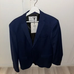 Helt ny kavaj - Storlek 52, Nypris 1400kr Säljes pga av fel storlek