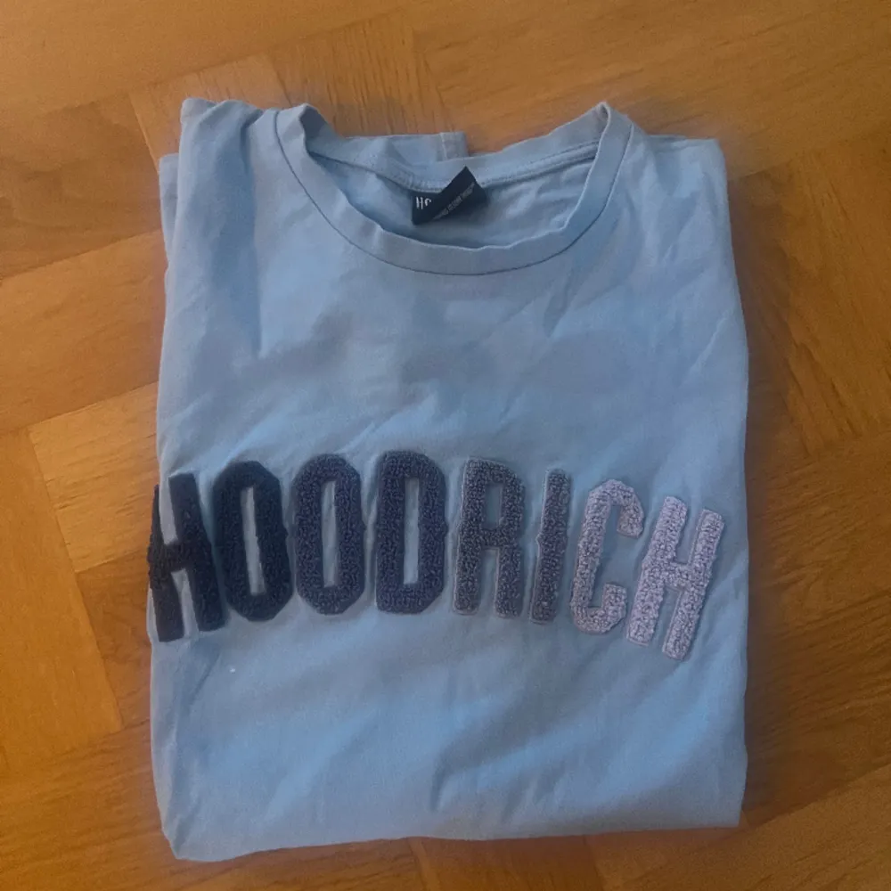 Nyskick Hoodrich t- shirt L . T-shirts.