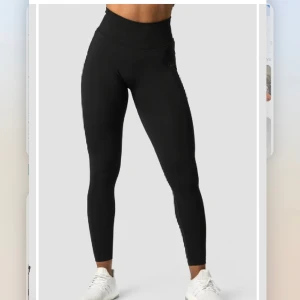 Nya rush seamless tights  - Svarta seamlesstights med scrunch-detalj från Icaniwill som är helt oanvända och kvar i förpackning! Stl XS Nypris: 799 