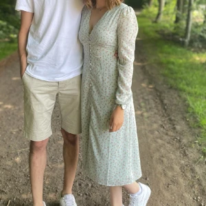 Adoore Klänning - Säljer denna adoore klänningen som jag verkligen älskar men passar tyvärr inte längre. Använd fåtal gånger och är i superfint skick. 