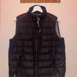 Parajumper väst - Parajumper väst i storlek S Cond 7/10 Nypris 3700