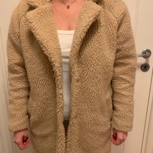 Kappa - Varan är i fint skick, mjuk och fluffig. Storlek small från only  