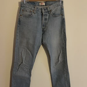 Vintage Levis jeans   - Ljusblåa raka Levis jeans (vintage 501) 