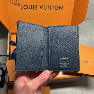 Clean plånbok från Louis Vuitton. Hör av er vid frågor eller funderingar!