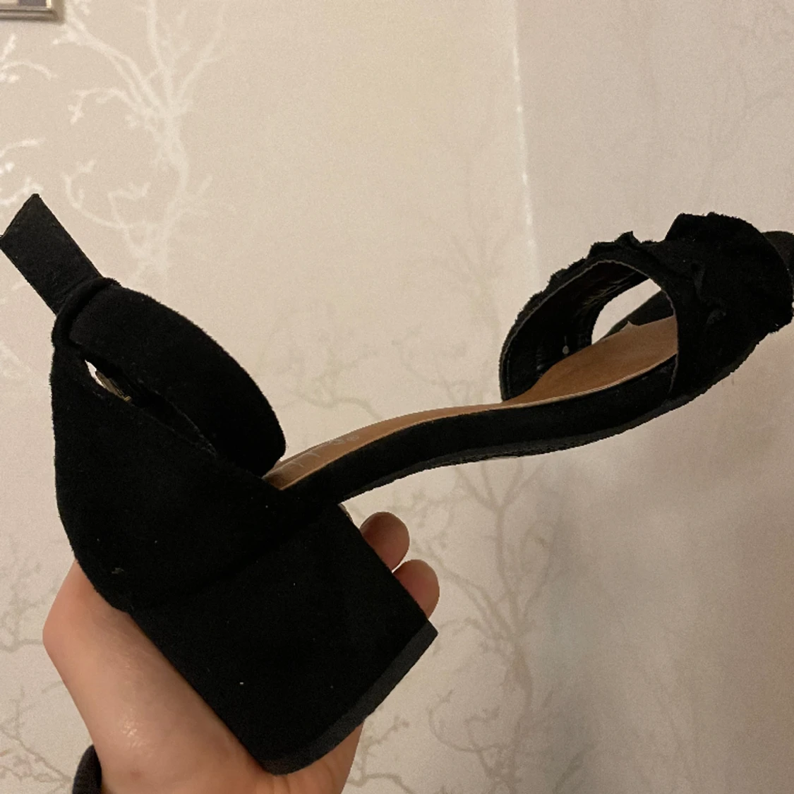 fina svarta klackskor  - 90