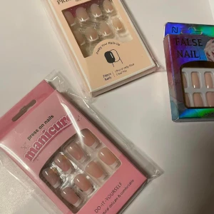 Lösnaglar  - Hej,  Jag vill sälja mina naglar . Helt nya o använda. Jag tänker mig 20kr st. Dm för frågor och funderingar! 