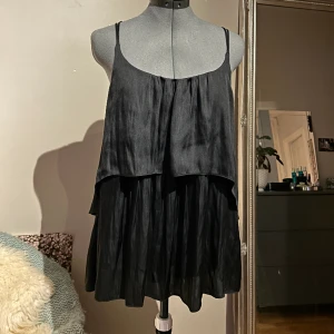 Volang linne - Linne från okänt märke då lappen är bortklippt. Skulle säga att storleken är S-M💕