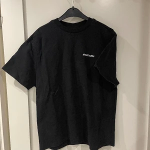 Axel arigato - Säljer denna fina tröjan som knappt är använd, kp för frågor eller funderingar 