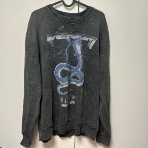 Tröja - Jätte fräsch sweatshirt använd 1-3 gånger bara i storlek Medium säljs för 250kr men pris går att diskuteras.